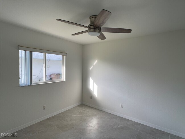 Building Photo - 1417 SE 8th Ave