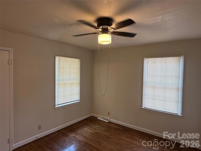 Building Photo - 3721 Driftwood Dr