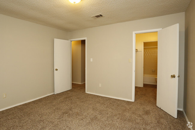 2BR,1BA - Pineywood Apartments