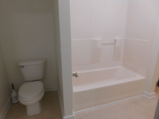 Building Photo - 611 Johnson St