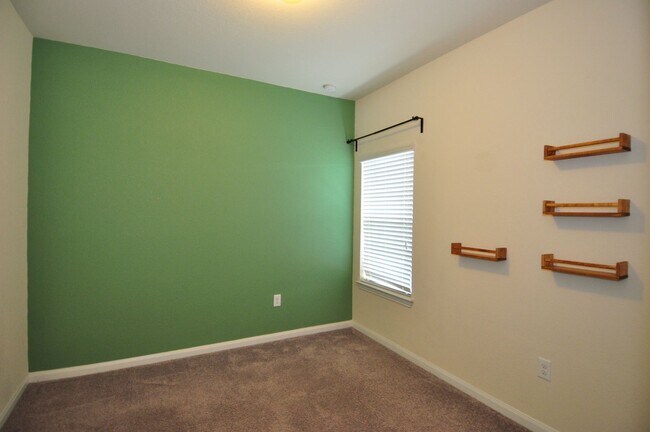 Building Photo - Washer Dryer and Refrigerator included - G...