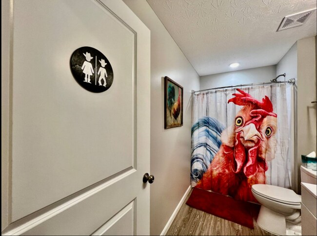 Building Photo - NEW Farmhouse Retreat Rustic decor and Cozy vibes!