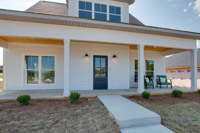 Building Photo - Brand NEW Adorable Craftsman!!!!
