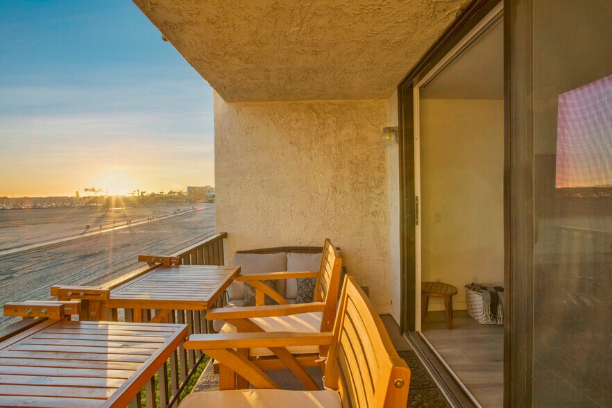 Building Photo - 1140 E Ocean Blvd