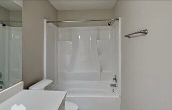 Building Photo - 4961 Briar Oaks Ln