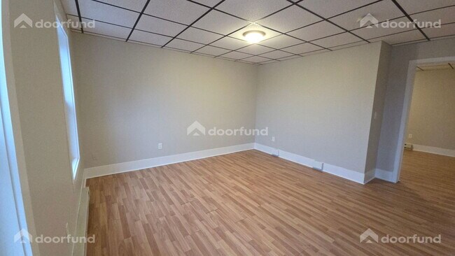 Building Photo - 147 Oak St