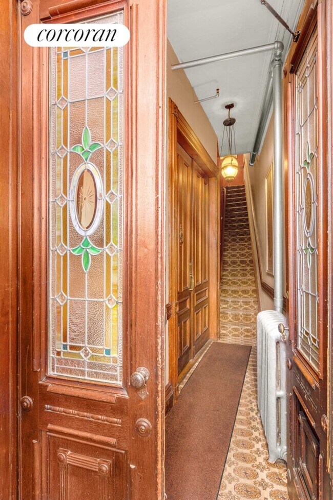 Building Photo - 362 W 46th St