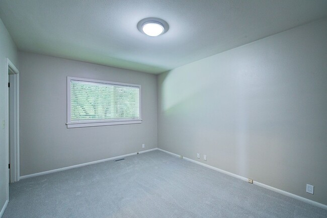 Building Photo - 1605 73rd Ave NE