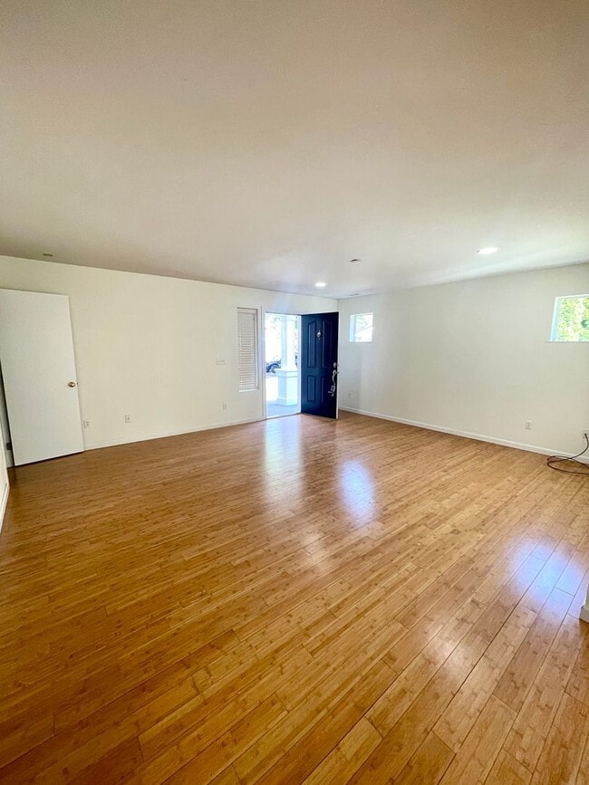 Building Photo - 3 Bedroom Home in DuPont