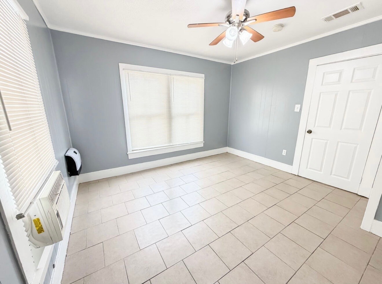 Building Photo - 2323 Spain St