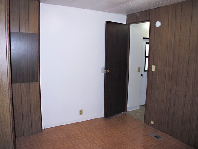 Building Photo - ***PENDING APPLICATION***Affordable 3BD/1B...