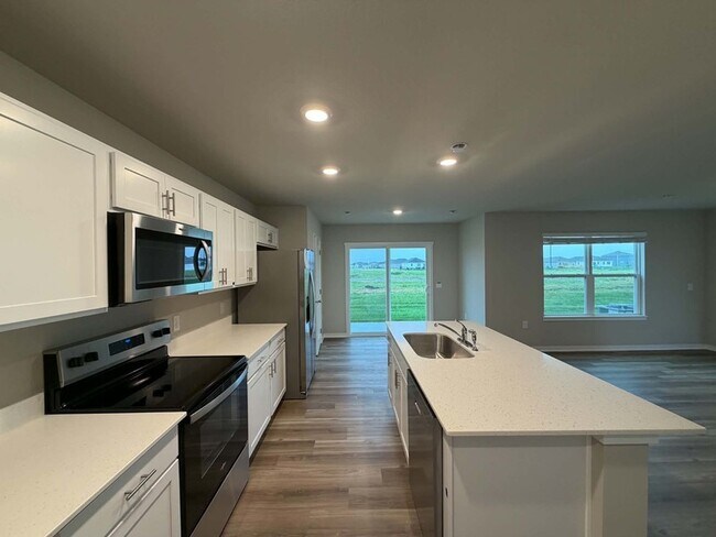 Building Photo - 1405 NE 59th Ln