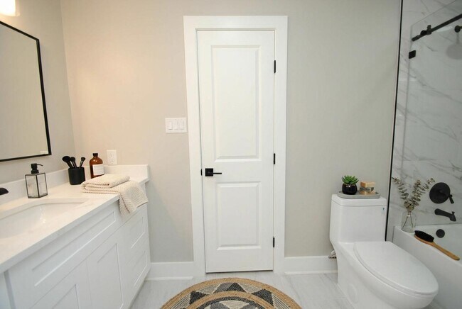 Building Photo - 3322 Robinson Rd