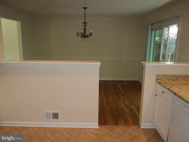 Building Photo - 8212 Hawthorne Rd