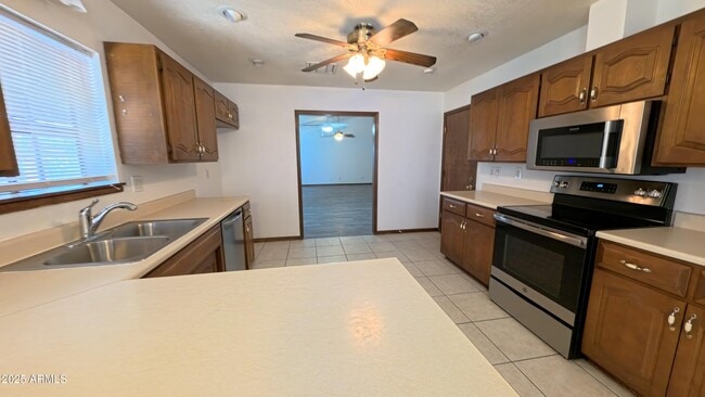 Building Photo - 3838 E Contessa St