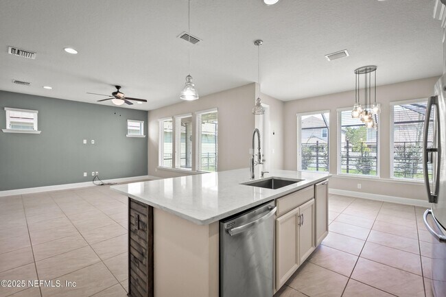 Building Photo - 99 Pondside Ln