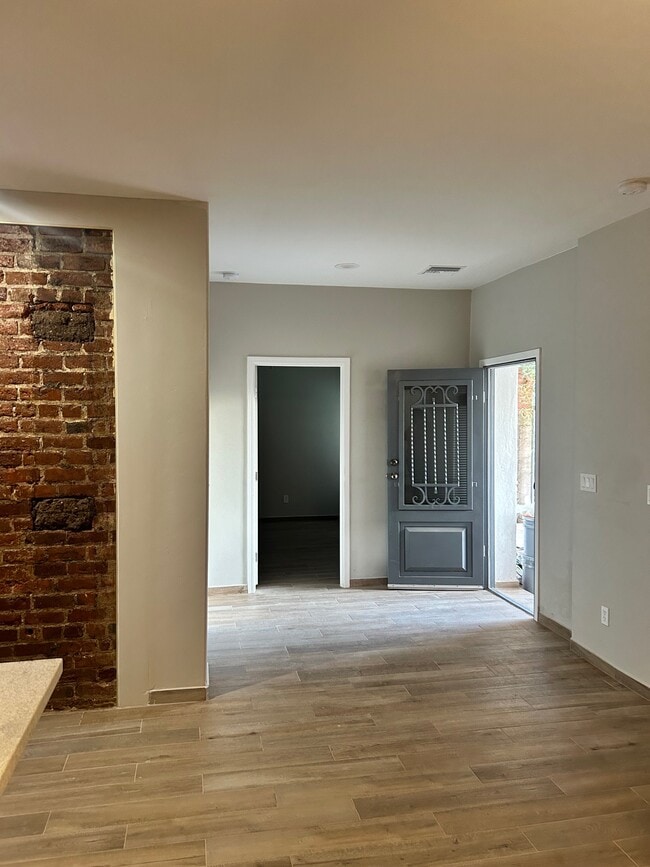 Building Photo - 382 W Quarry St