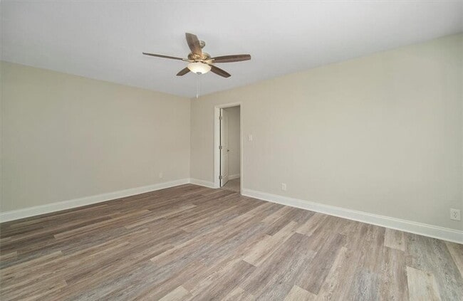 Building Photo - 2208 Silbert Rd