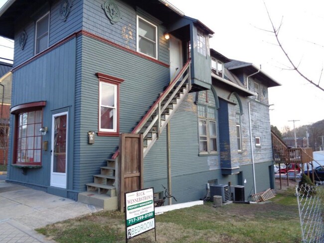 Primary Photo - 589 E Market St