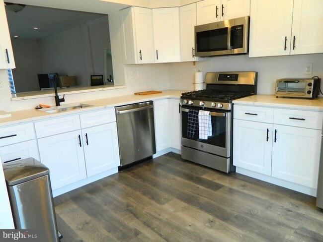 Building Photo - 82 Pebble Ln