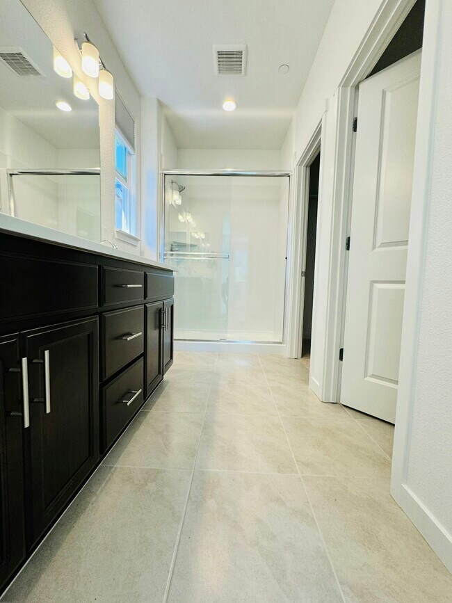 Building Photo - 5395 Trimonti Cir