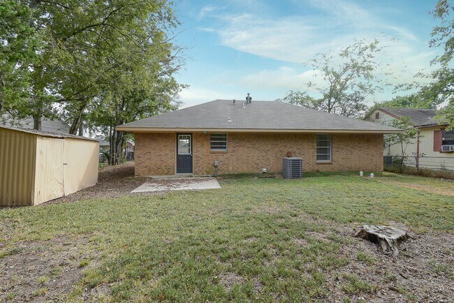 Building Photo - 4008 Templeton St
