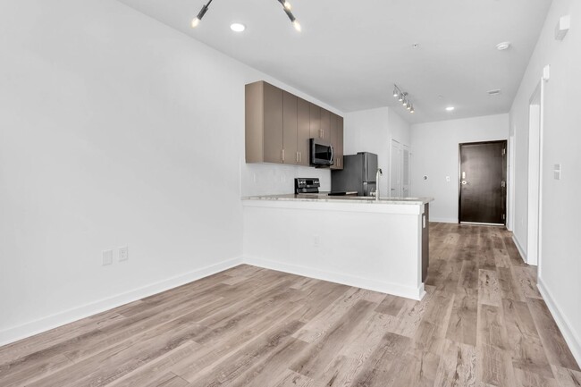 Building Photo - STUNNING MIDTOWN 1BED 1BATH