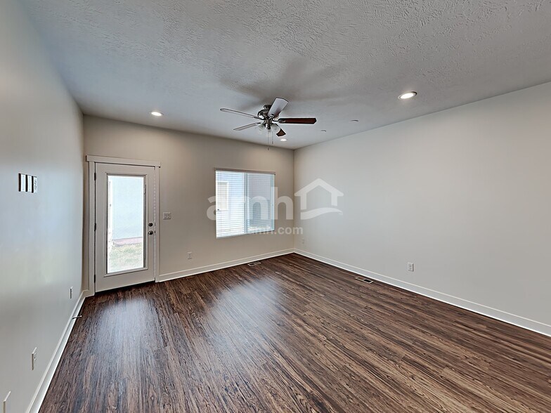 Building Photo - 602 Koins Way