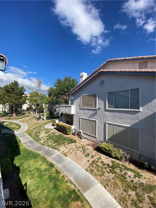 Building Photo - 3152 Tarpon