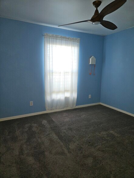 Room 1 - 520 Benton Dr