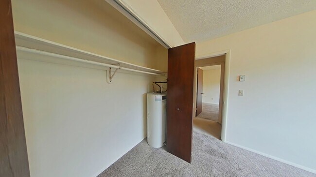 Building Photo - 2Bed 1Bath with Carport! Walk to MSU