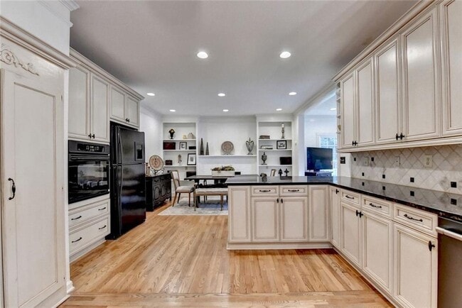 Building Photo - 2611 Briers N Dr