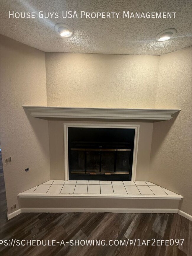 Building Photo - 710 SW 37th St Terrace