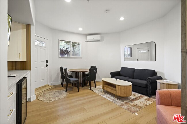 Building Photo - 2258 Gloaming Way