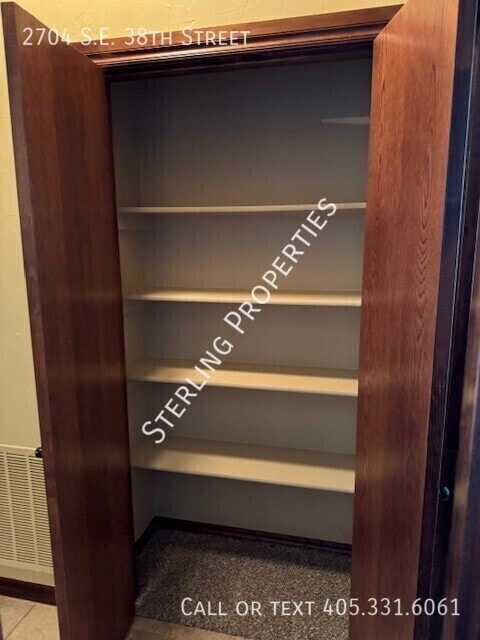 Building Photo - 2704 SE 38th St