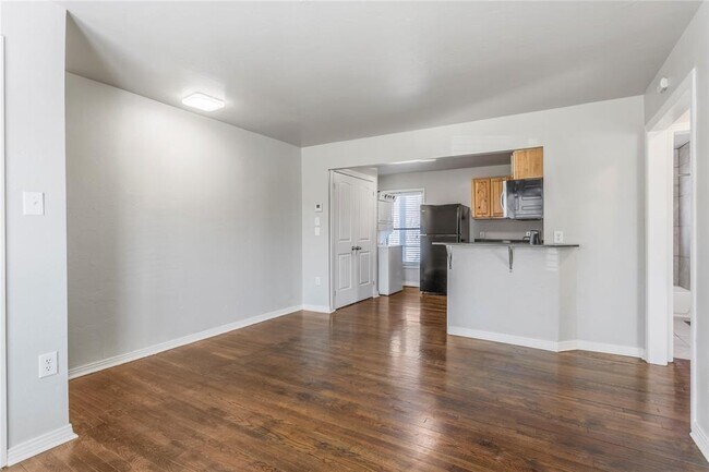 Building Photo - 1217 N Blackwelder Ave