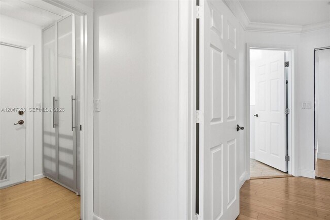 Building Photo - 411 Bermuda Springs Dr