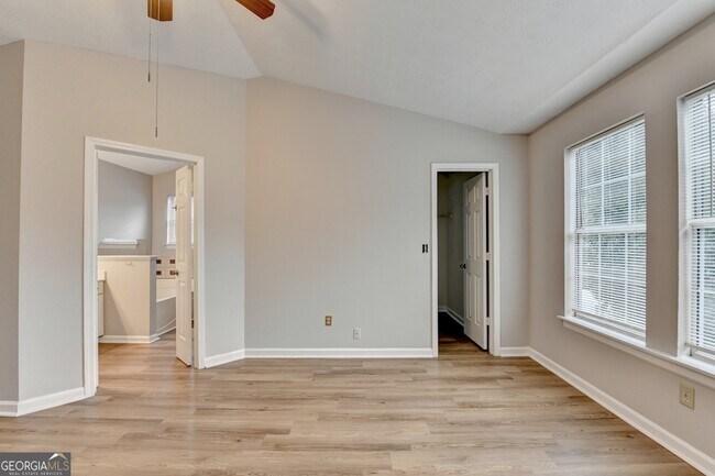 Building Photo - 2115 Glynmoore Dr