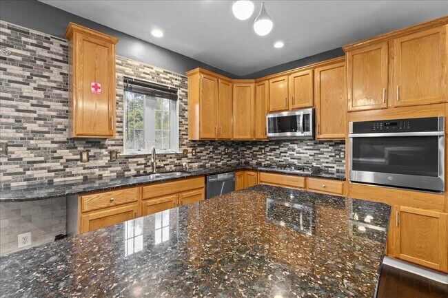 Building Photo - 49 Equestrian Dr