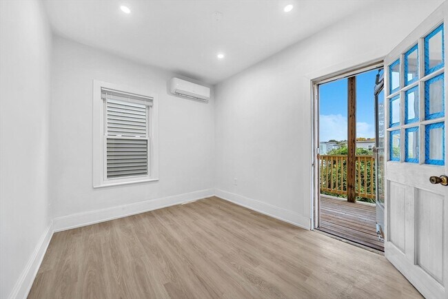 Building Photo - 92 Willow St