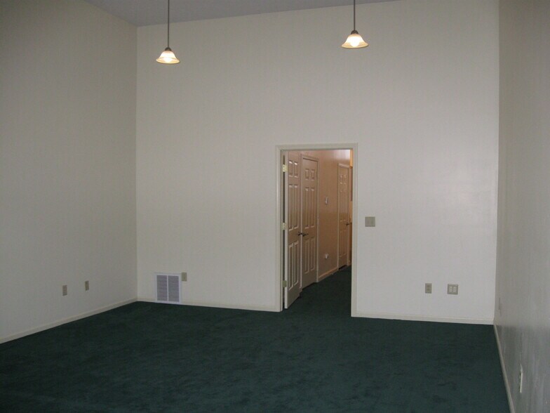 Building Photo - 210 N 9th St