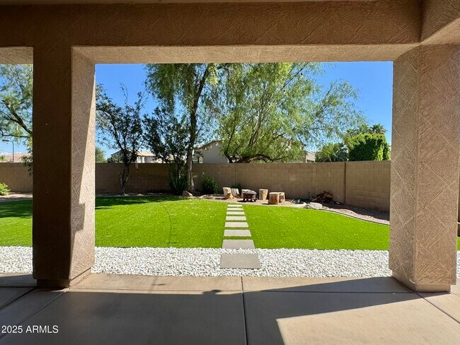 Building Photo - 2671 S Dragoon Dr