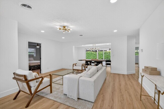 Building Photo - 1221 Singer Dr