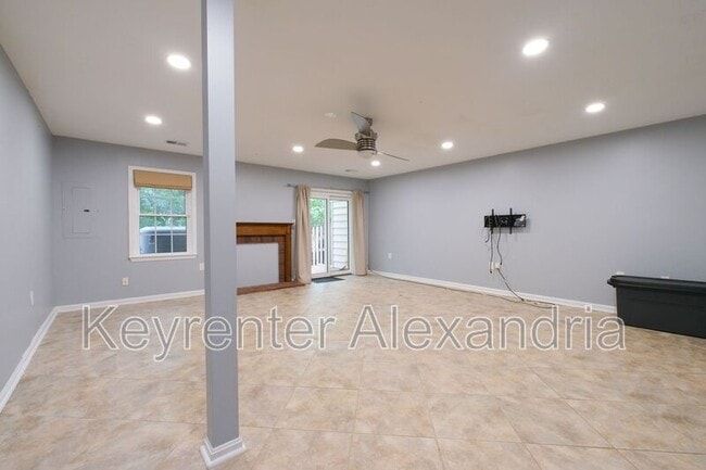 Building Photo - 3818 Vermont Ct