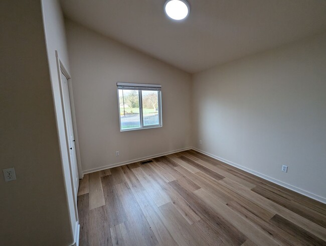 Building Photo - Scappoose House-Newly Remodeled-1/2 off 1s...