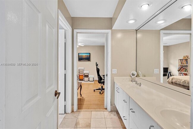 Building Photo - 3877 Bimini Ave