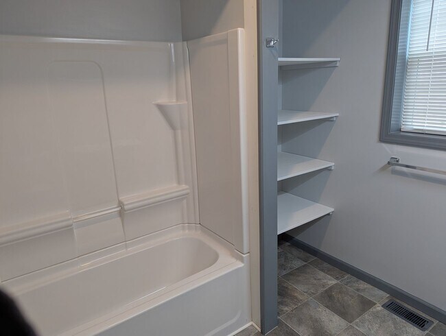 Building Photo - 473 Walnut St