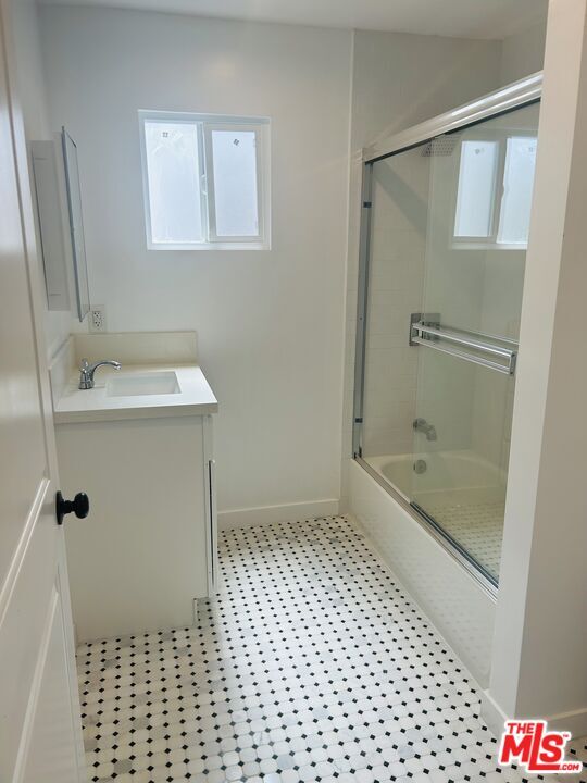 Building Photo - 5724 S Manhattan Pl