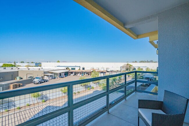 Building Photo - 1890 S Country Club Way