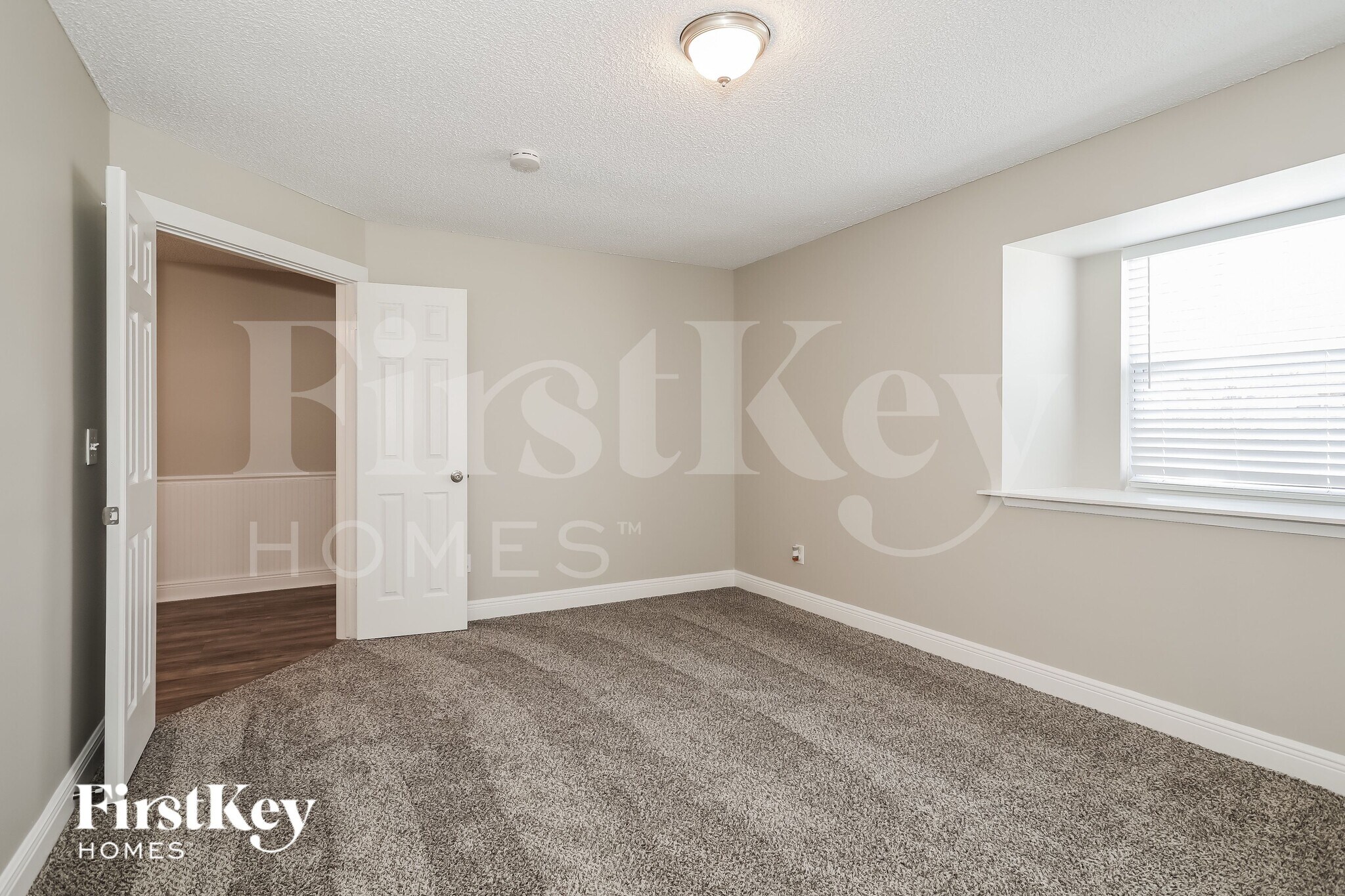 Building Photo - 6181 Island Forest Dr